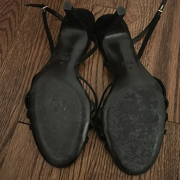 Suede Zara black strappy black sandal size 40 worn once - Picture 4 of 4